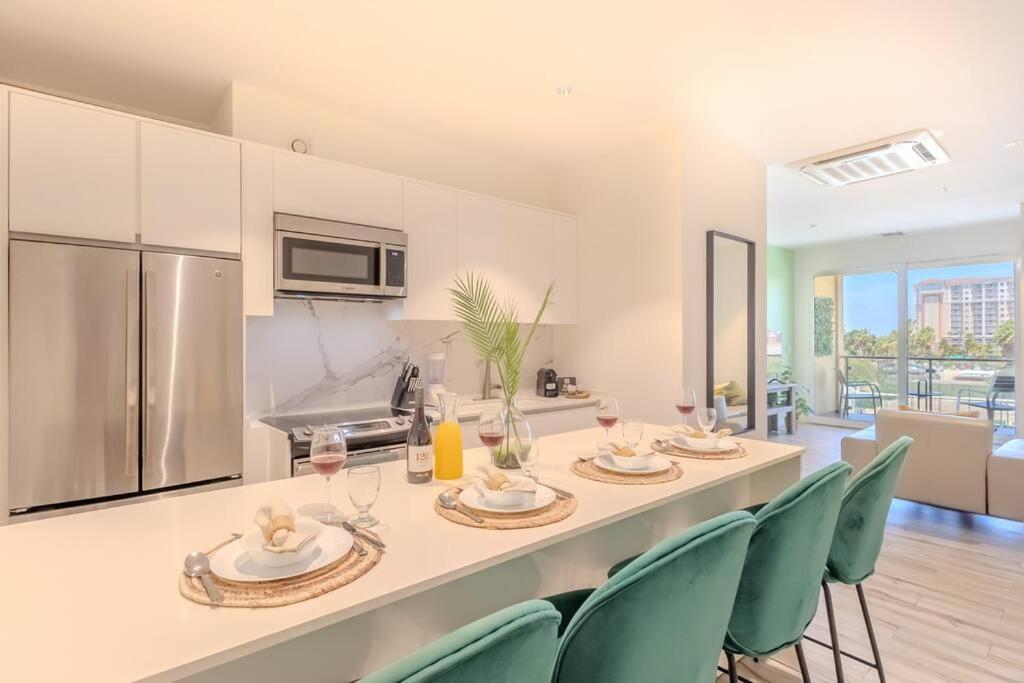 Luxury Ocean Views Condo In Palm Beach Exterior photo